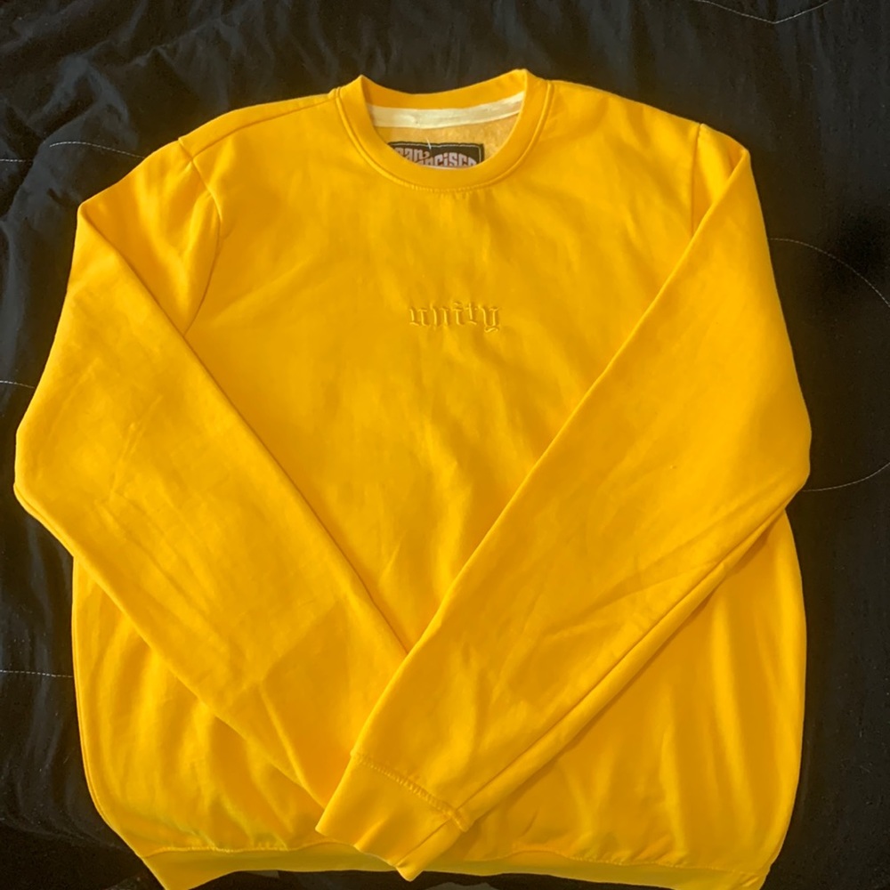 I don’t wear this. Yellow all around. Brand new never worn or washed.